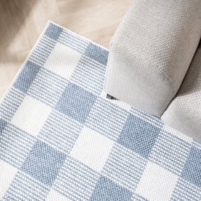 Duurzaam laagpolig vloerkleed - Lykke Checkerboard Blauw/Wit - product