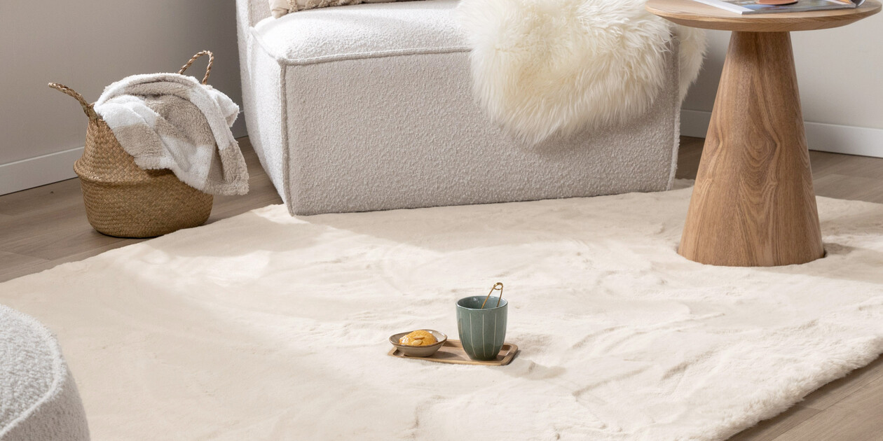 Ben je op zoek naar een Hoogpolig Fluffy Beige - vloerkleed? Felicia collectie bestaat uit verschillende dessins en kleuren